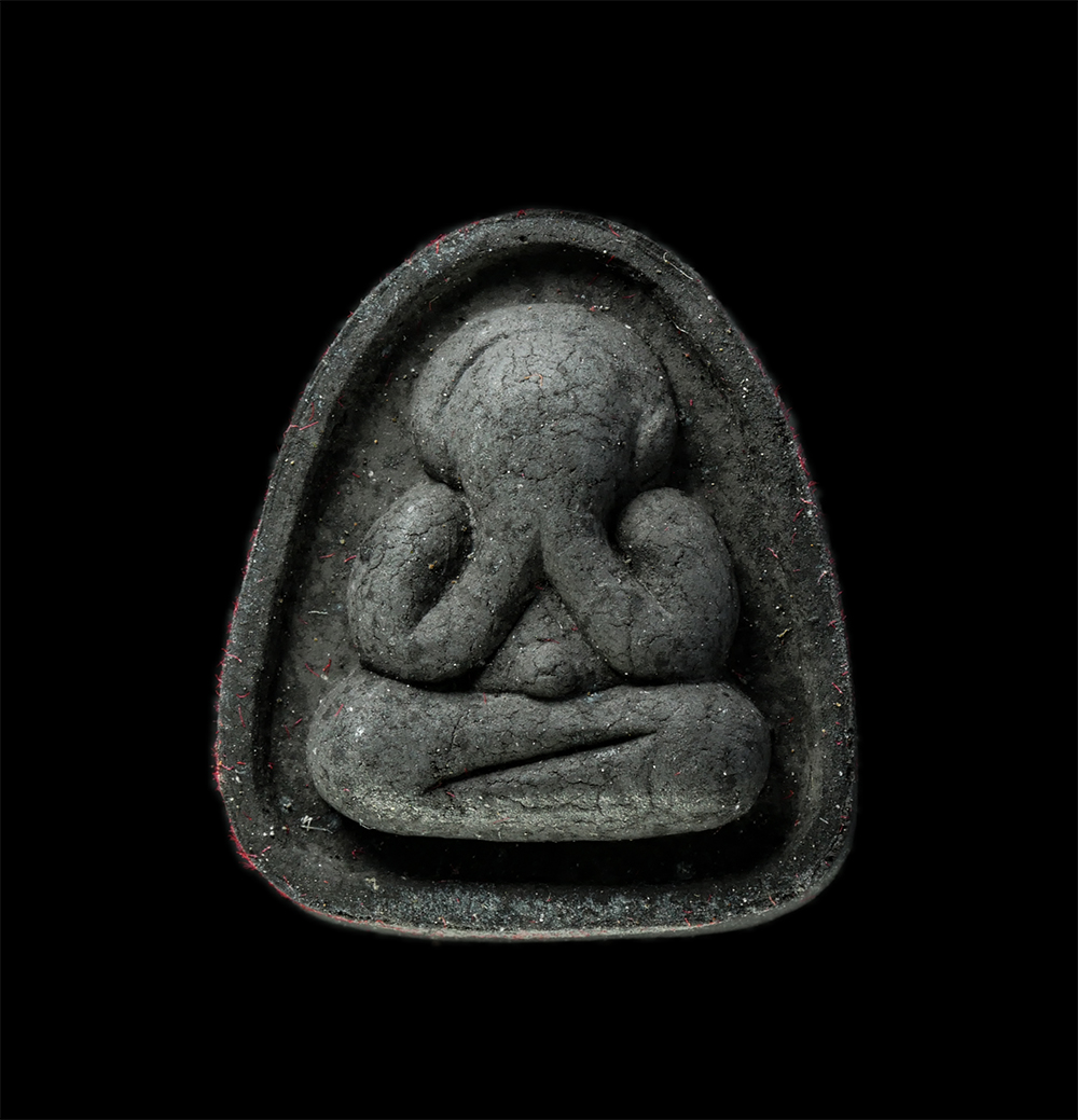 20Jan25 (131)p.jpg - พระปิดตามหาอุตม์ มหามงคล ปี2556 หลวงปู่เจือ จิรวฑฺโฒ(พระวรพรตปัญญาจารย์ ) วัดอรัญญิกาวาส (วัดป่า) ต.บ้านสวน อ.เมือง จ.ชลบุรี เนื้อผงพุทธคุณ ผงว่าน ผงใ [..] | https://kamulet.in.th